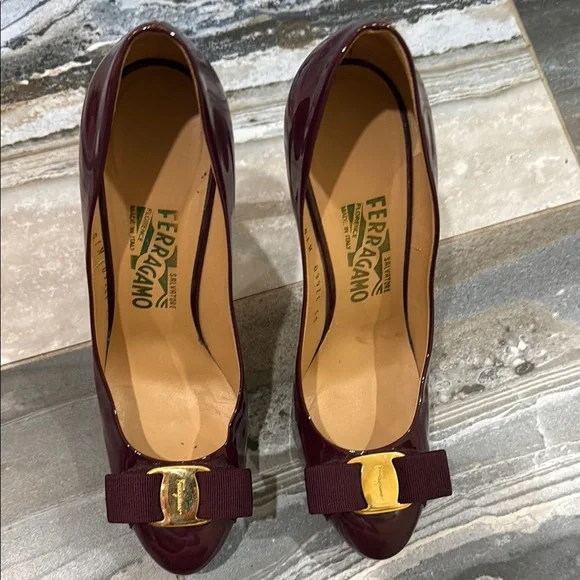 Salvatore Ferragamo Size 7.5 B Burgundy Patent Leather Pumps - Picture 13 of 17